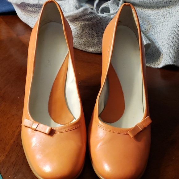 Nine West Coral heels 7 1/2 - Picture 2 of 5